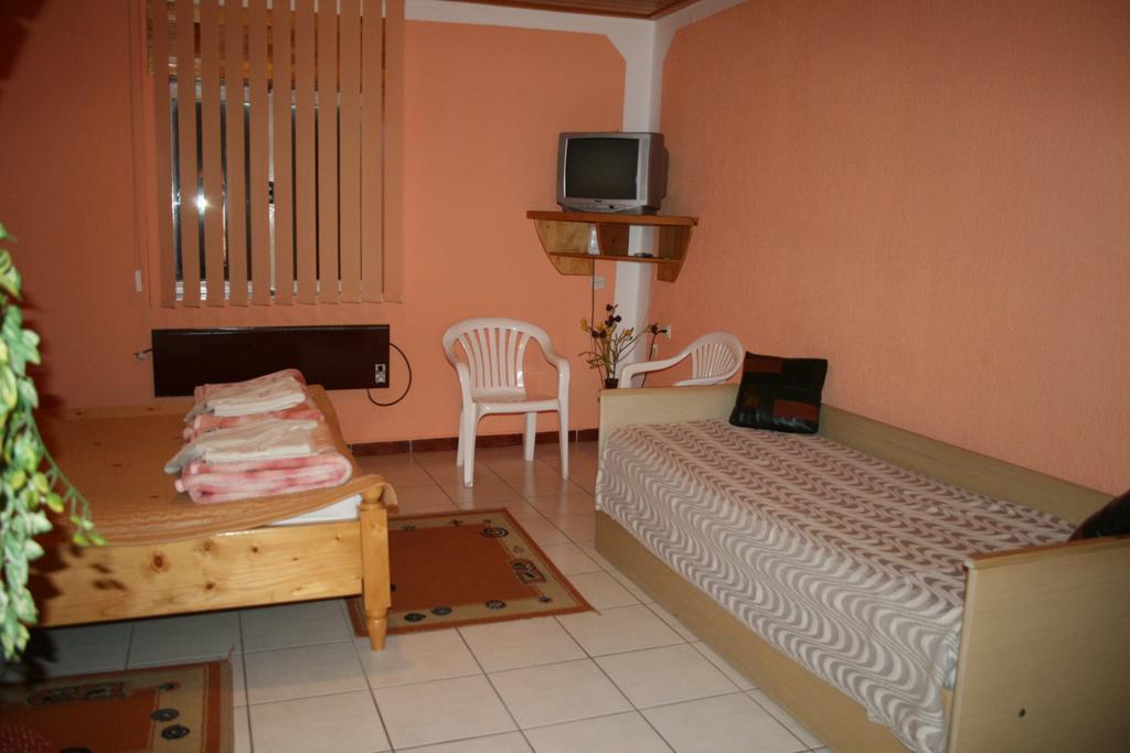 Sobe Rooms Szobak Zimmer Kis Palic Ngoại thất bức ảnh