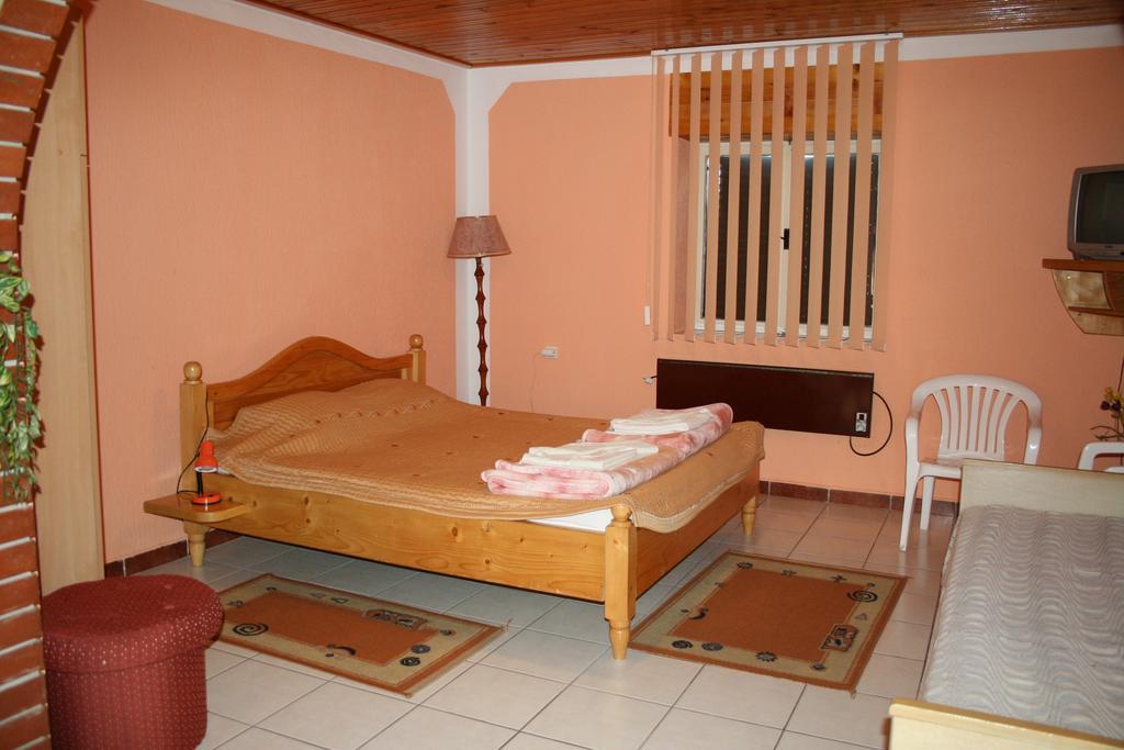 Sobe Rooms Szobak Zimmer Kis Palic Ngoại thất bức ảnh